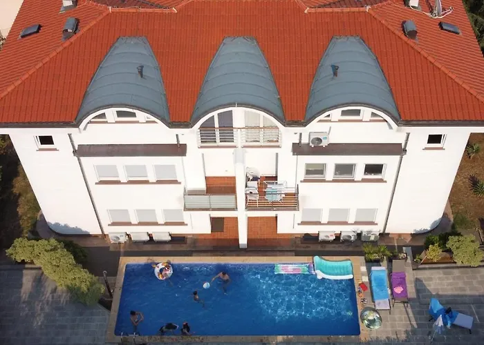Sea View Apartment In Icici