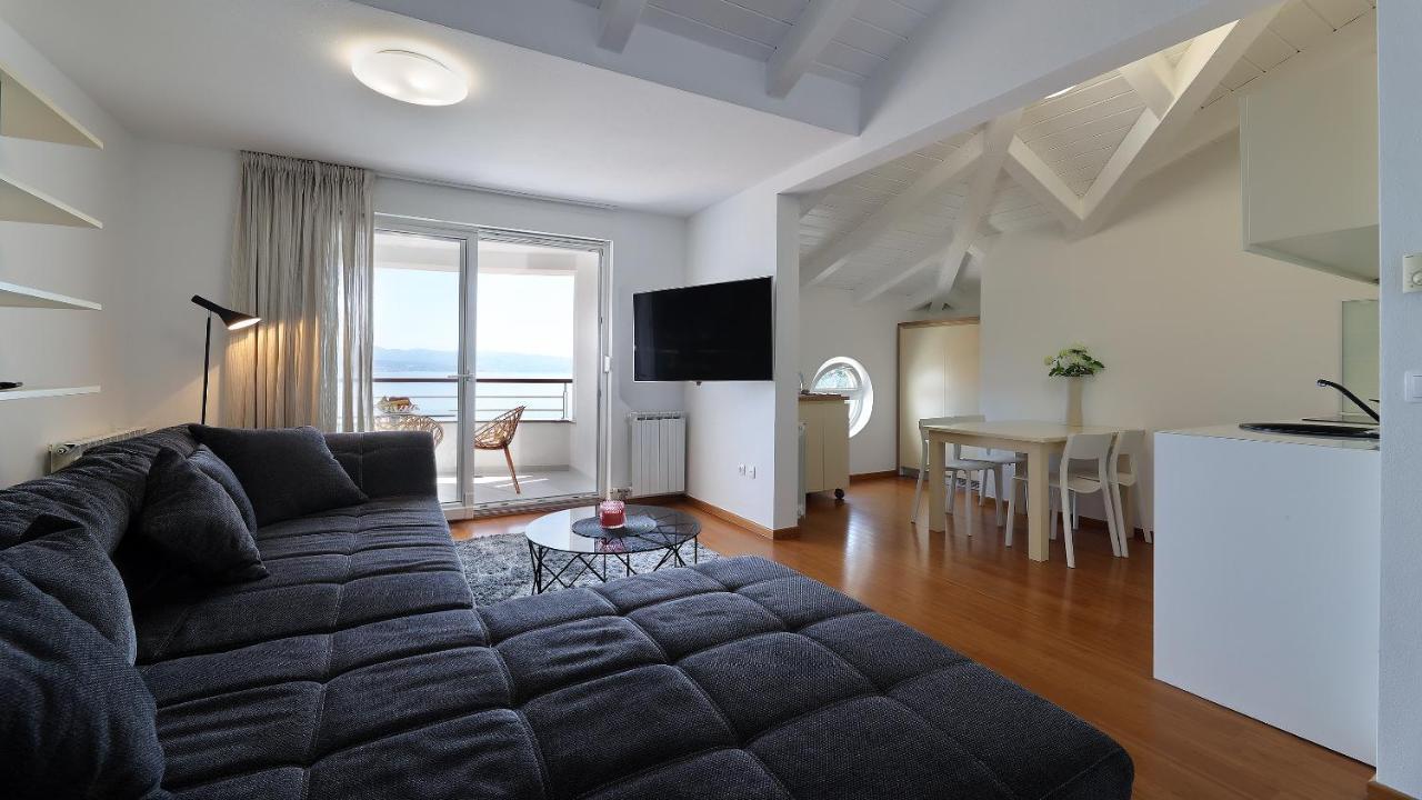 Sea View In Apartment *